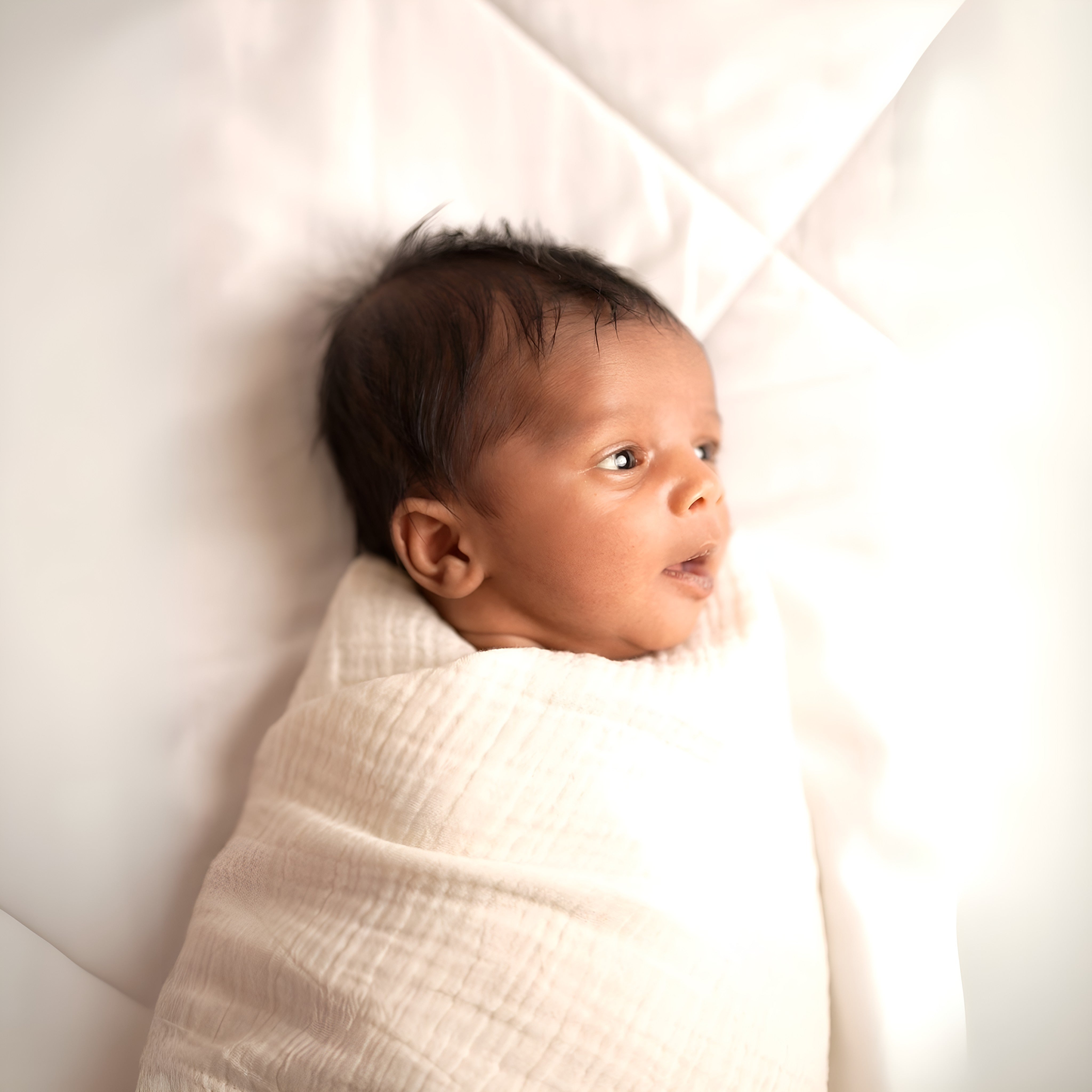 Organic unbleached muslin baby swaddle – 80x80 cm breathable crinkled fabric for newborn to 1 year, Flower of Life collection